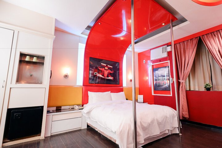 Room 10 of 97