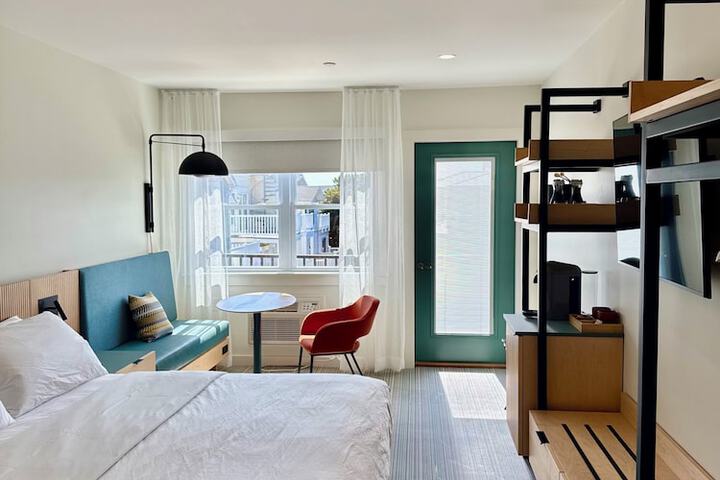 Room 30 of 74