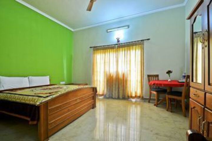 Room 10 of 16