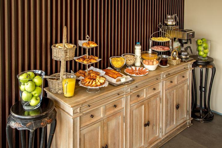 Breakfast/Coffee Service 46 of 55