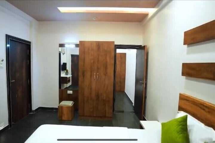 Room 10 of 44