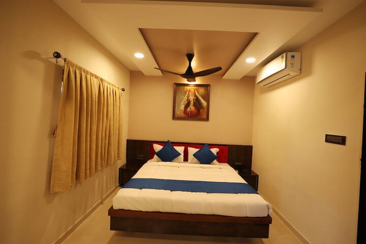 Room 6 of 33