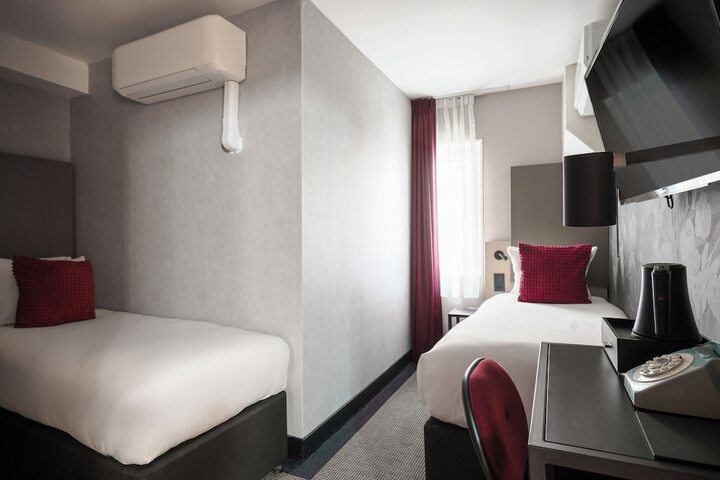 Room 30 of 62
