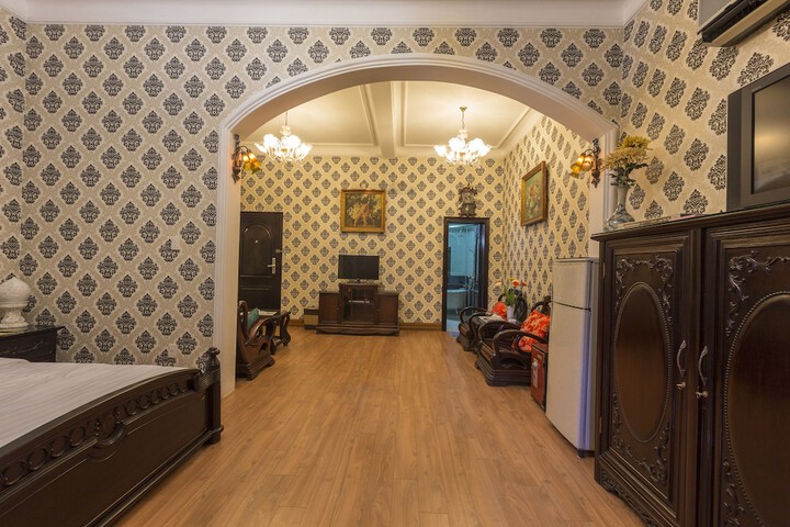 Room 16 of 39