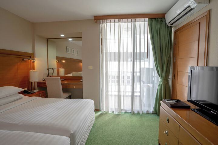 Room 16 of 62