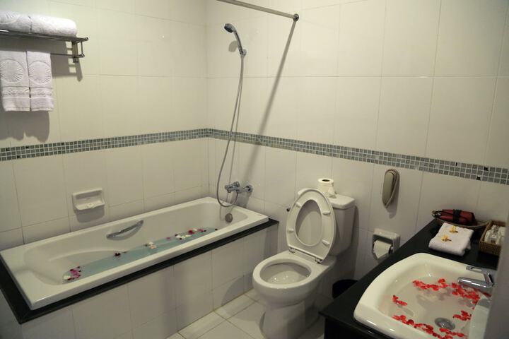 Room 30 of 76