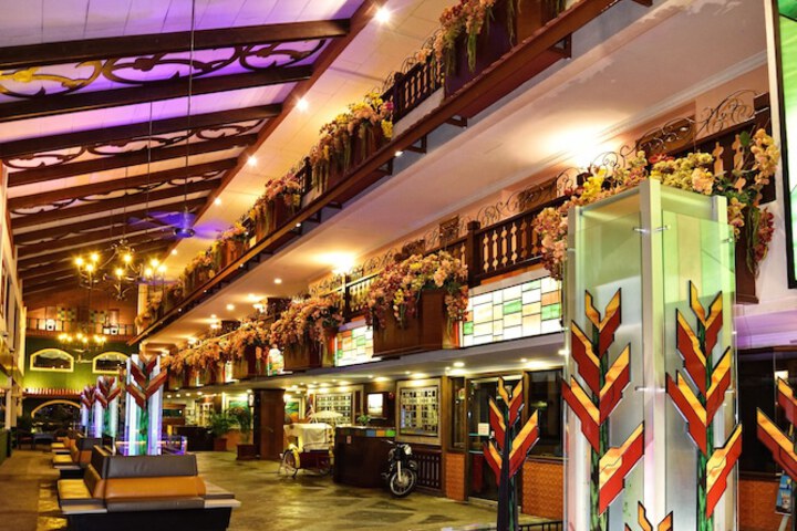 Entrance & Lobby