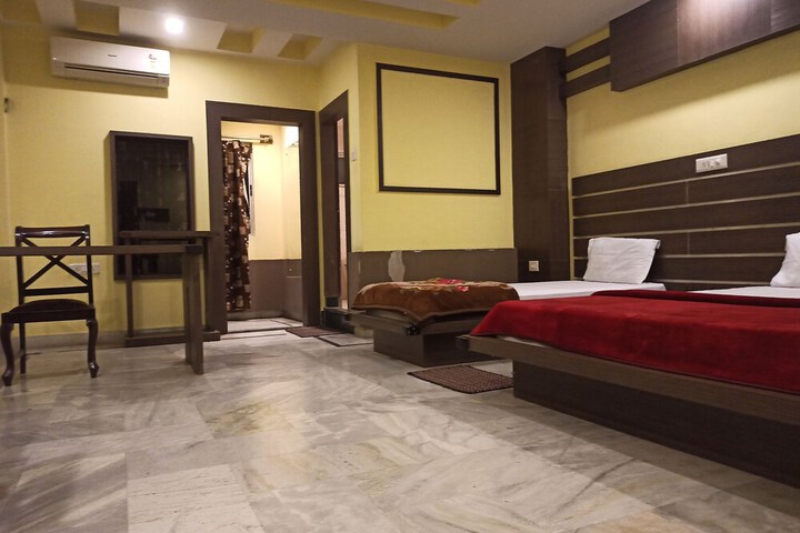Room 12 of 34