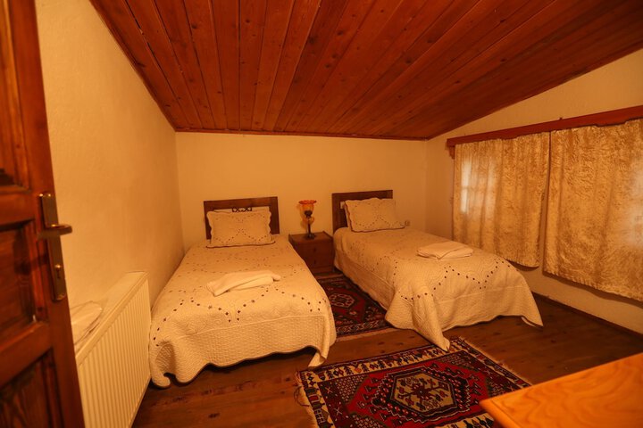 Room 9 of 19