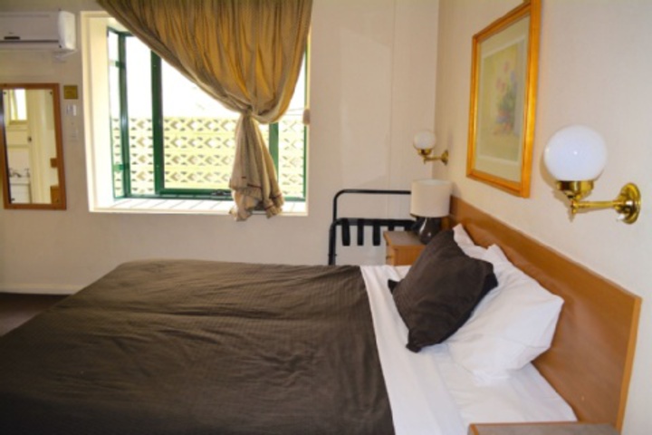 Room 120 of 768