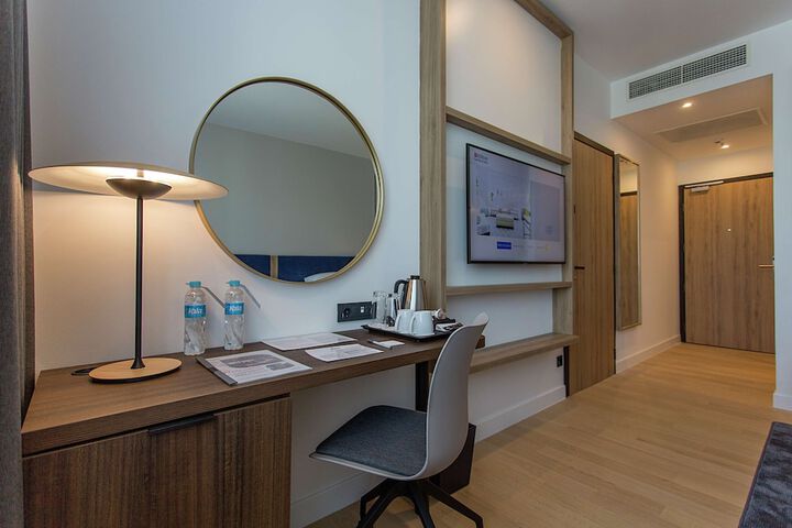 Room 6 of 35