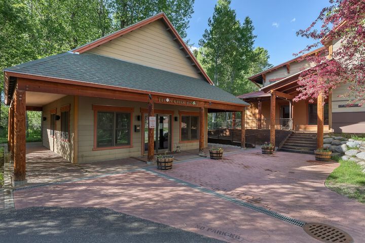 Property Grounds 26 of 39