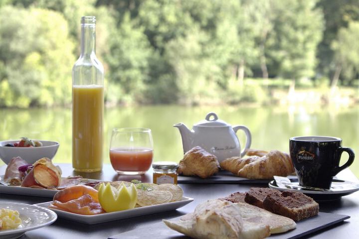 Breakfast/Coffee Service 17 of 42
