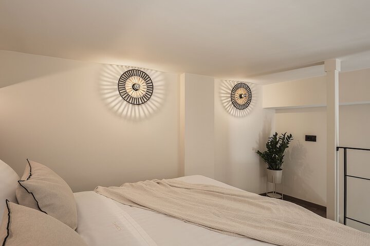 Room 2 of 23