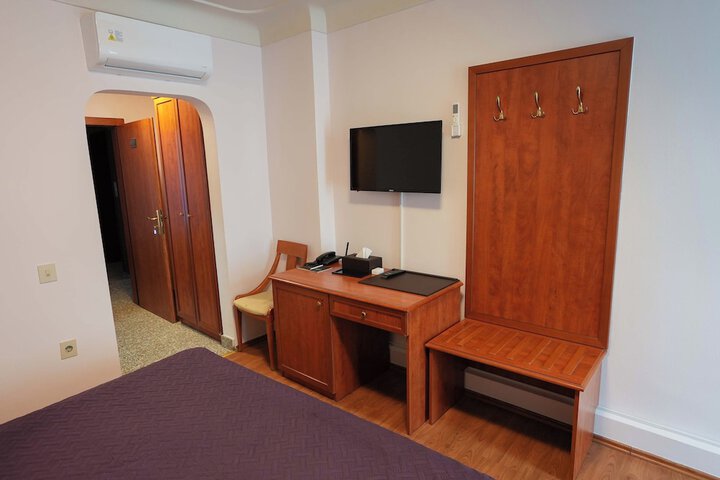 Room 4 of 23