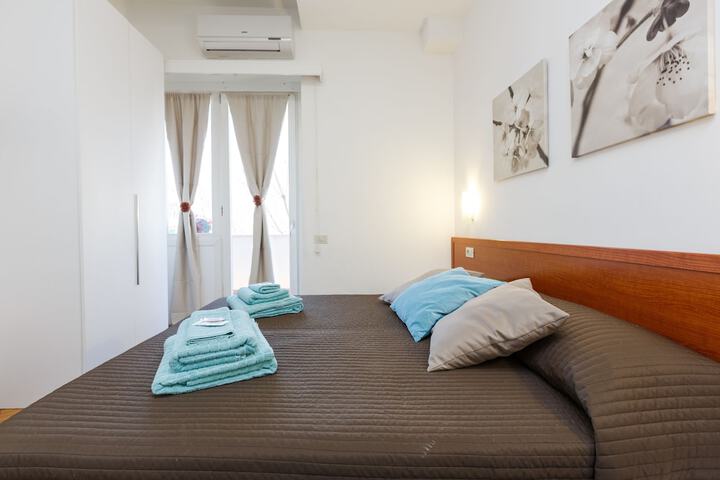 Room 4 of 52