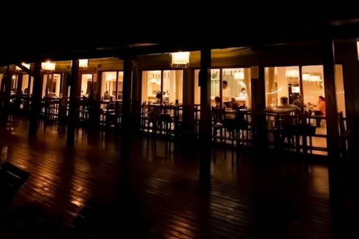 Dining 70 of 82