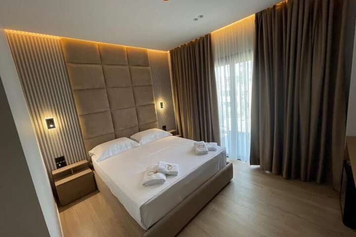 Room 9 of 72