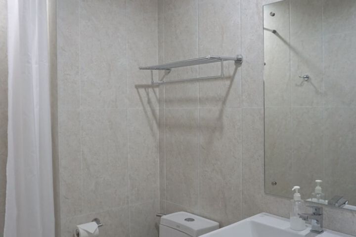Room 18 of 32
