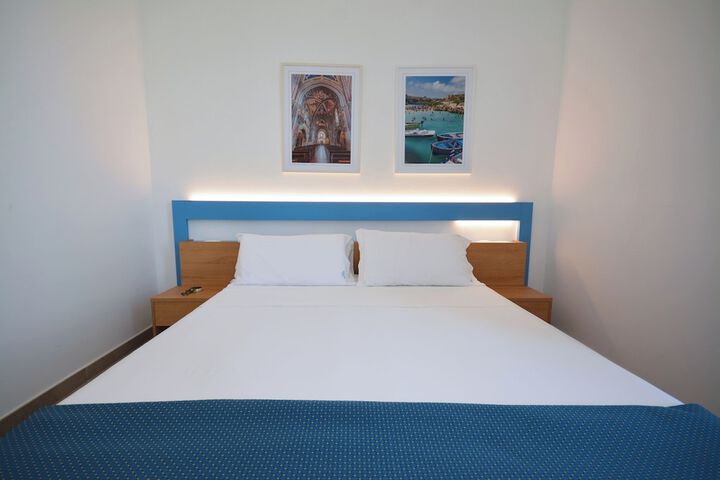 Room 8 of 86