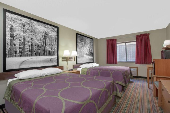 2 Queen Beds (7 of 14)