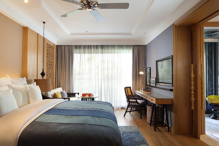 Room 8 of 221