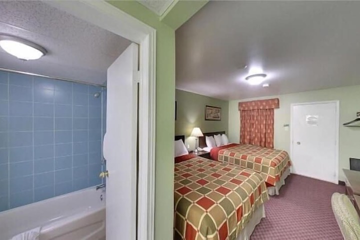 Room 10 of 66