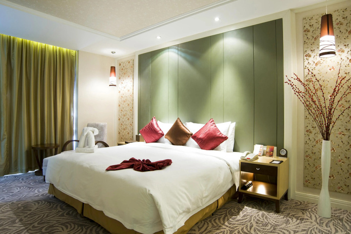 Room 3 of 20