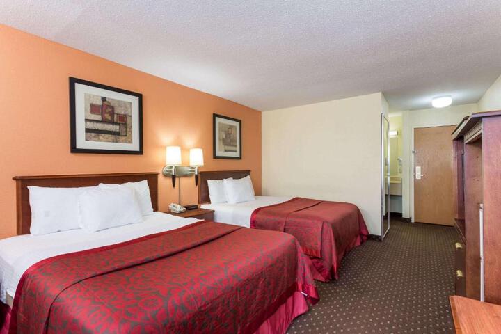 2 Double Beds (9 of 14)