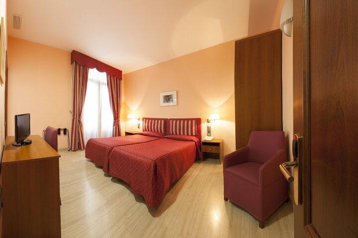 Room 12 of 40