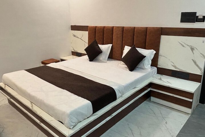 Room 12 of 12