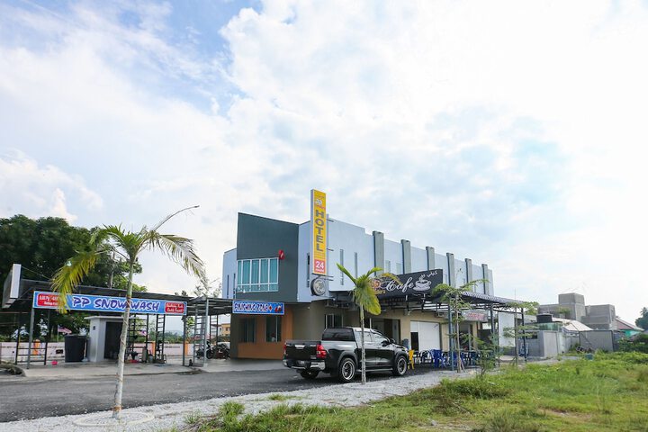 OYO 89859 PP Travellers Hotel