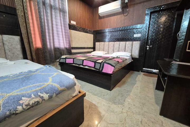 Room 12 of 17