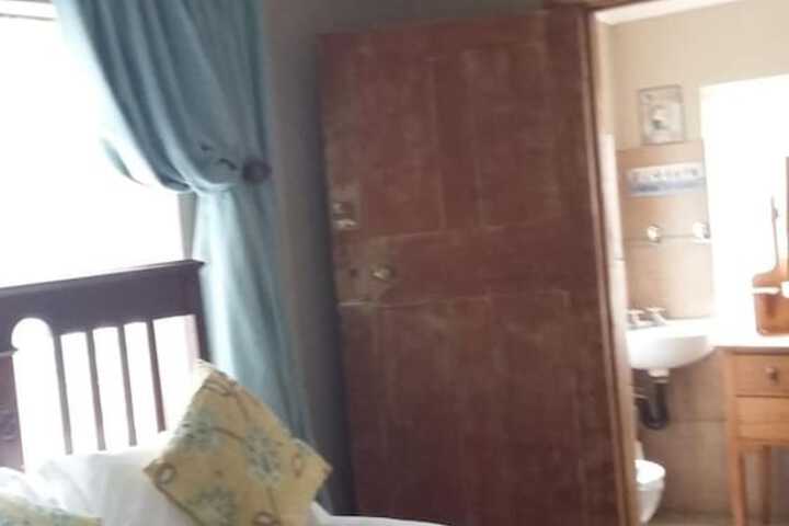 Room 11 of 93