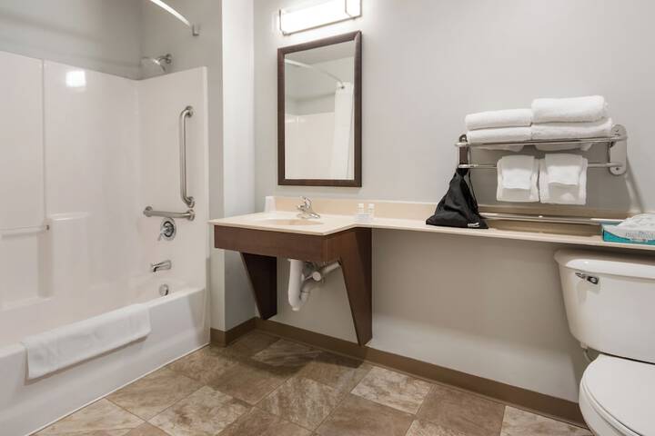 1 Queen Bed Mobile Accessible Hearing Impaired Roll in Shower (24 of 24)