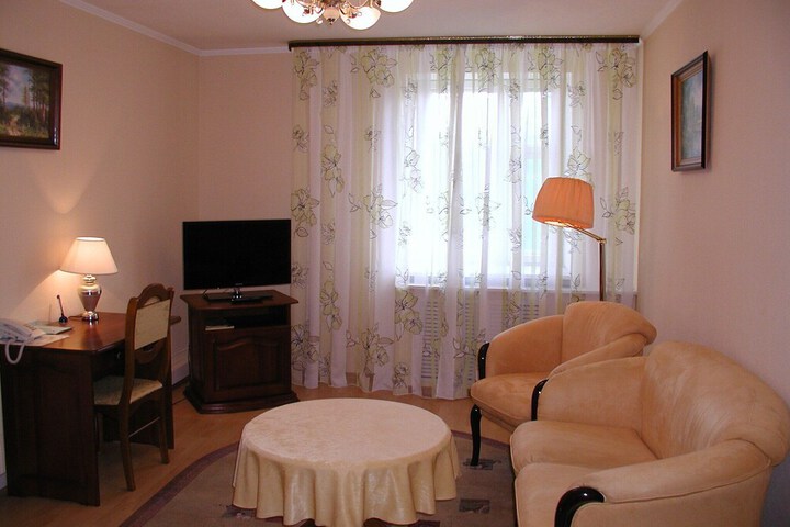 Room 6 of 24