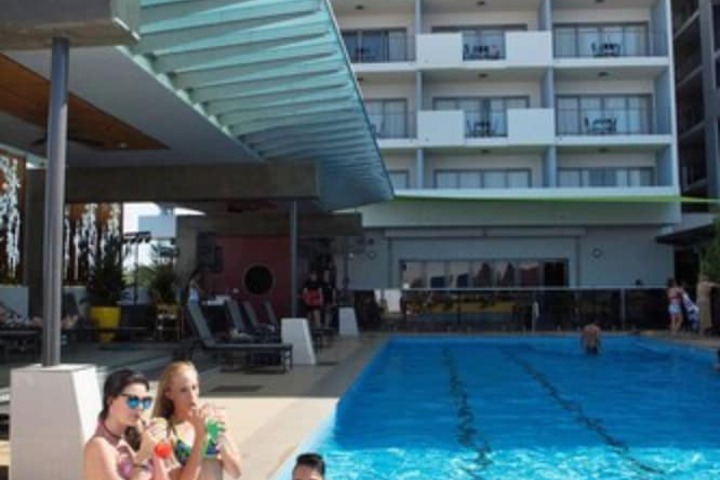 Pool 44 of 68