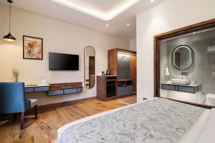 Room 13 of 53