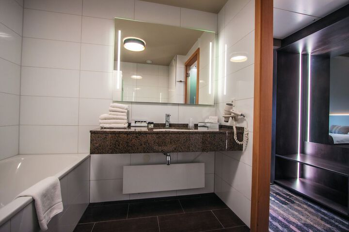 Room 47 of 101