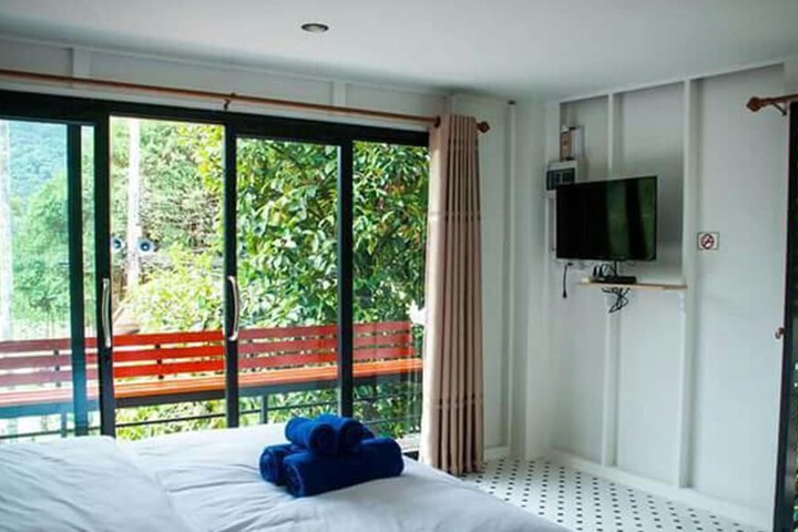 Room 4 of 37