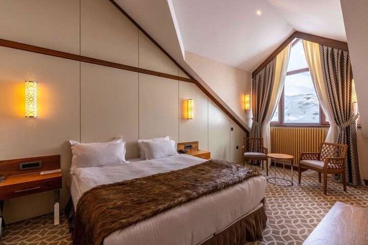 Room 44 of 175