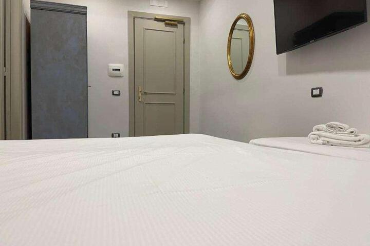 Room 27 of 34