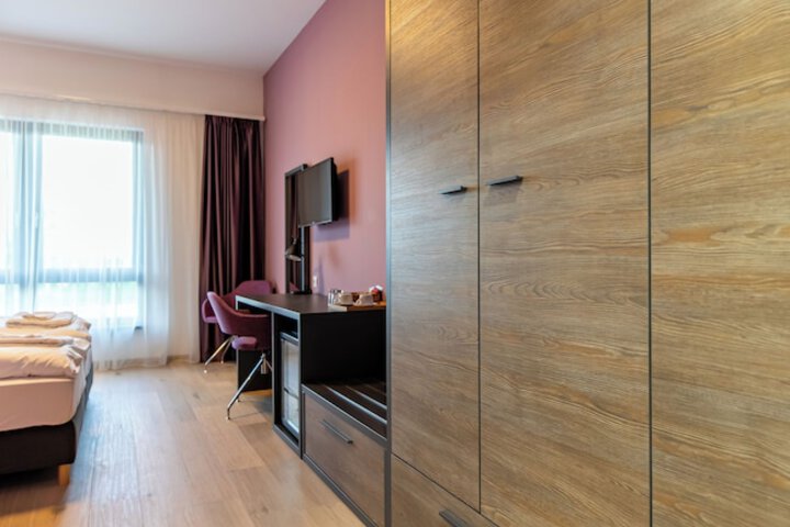 Room 17 of 40