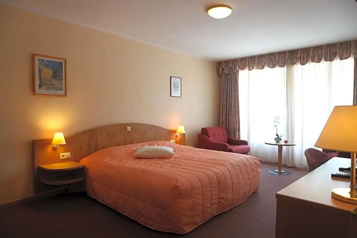 Room 2 of 13