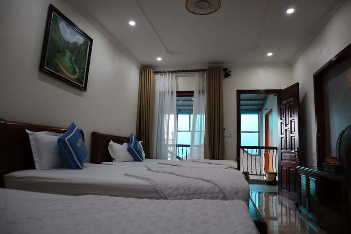 Room 15 of 98