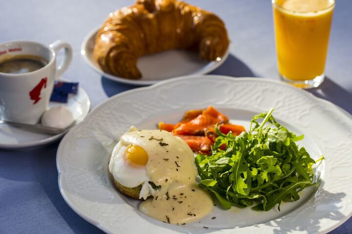 Breakfast/Coffee Service 21 of 38