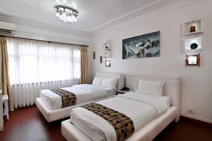 Room 2 of 6