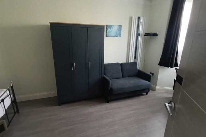 Room 10 of 34