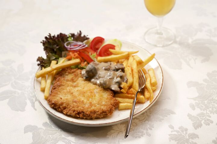 Dining 82 of 106
