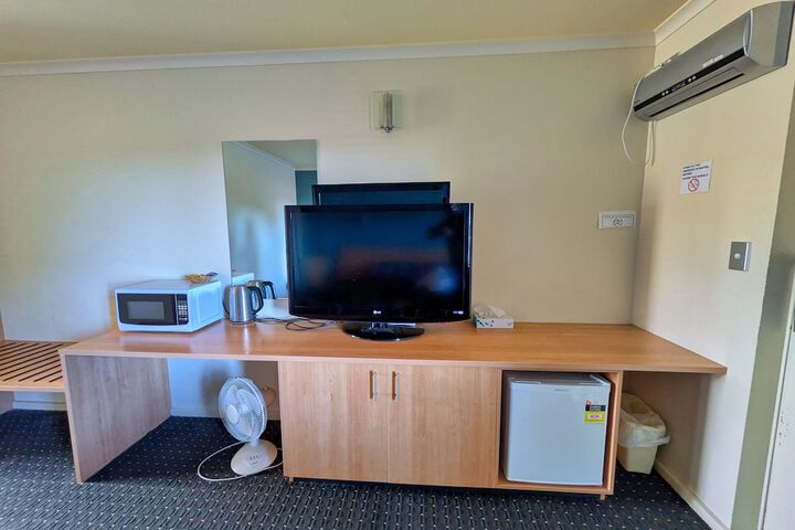Room 8 of 32